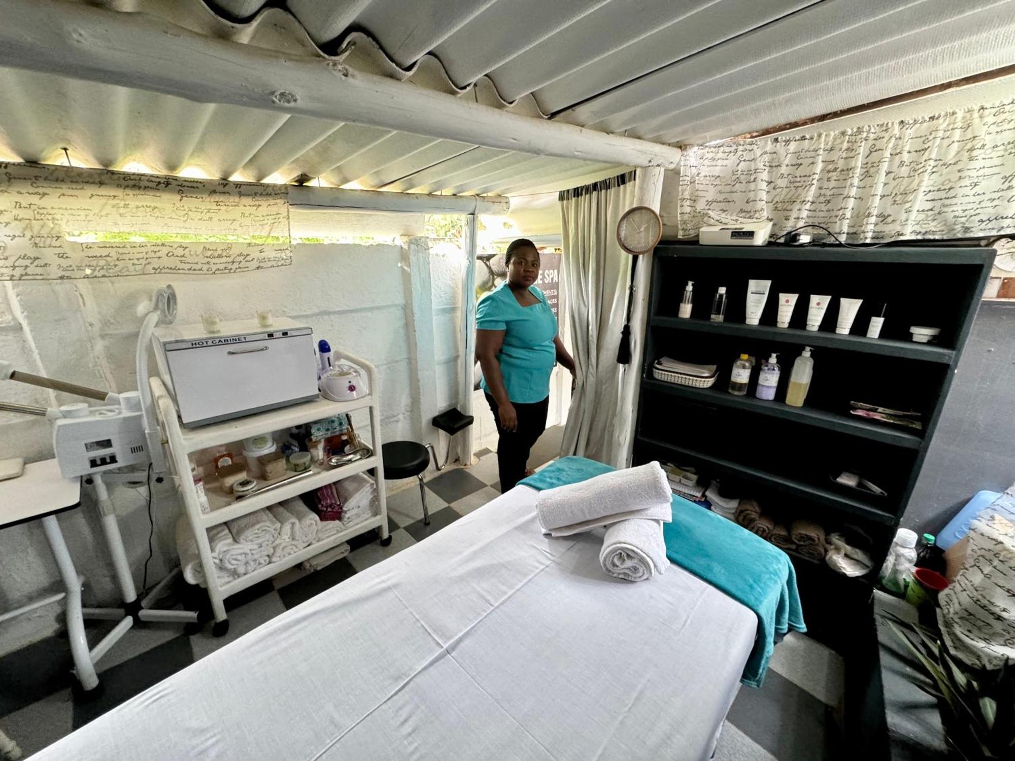 Victoria Falls Backpackers Lodge- Camp Sites ภายนอก รูปภาพ