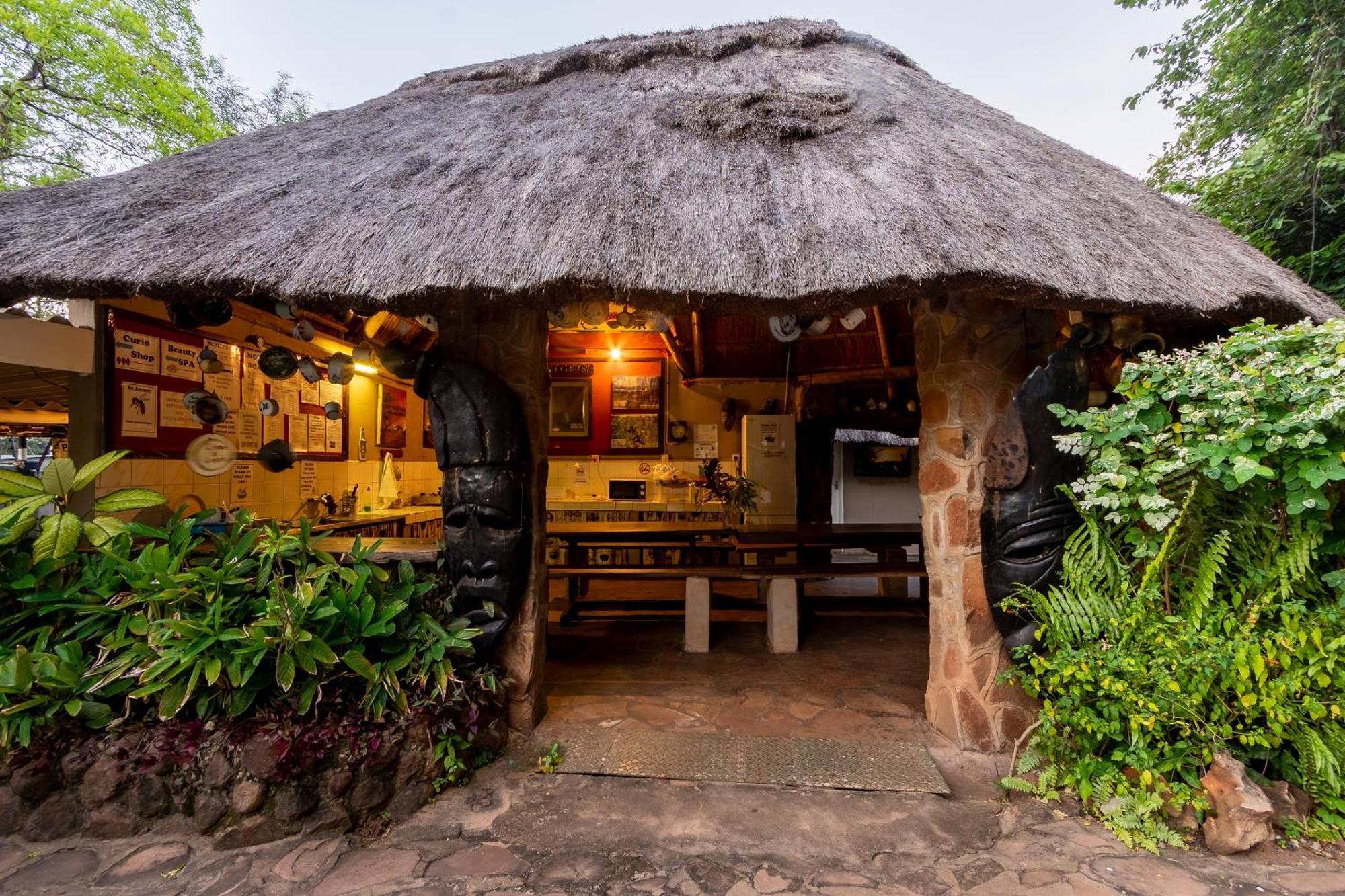 Victoria Falls Backpackers Lodge- Camp Sites ภายนอก รูปภาพ